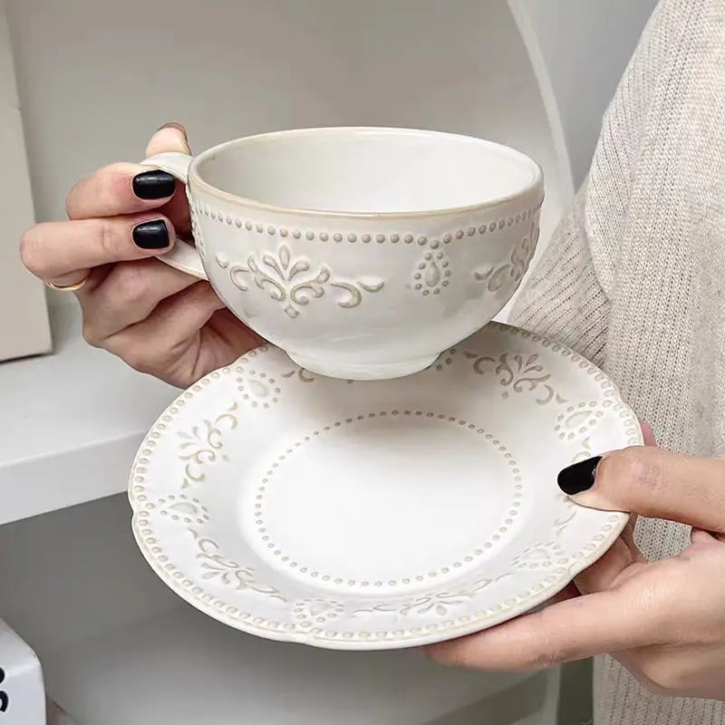 Französisches Retro-Relief-Blumenbecher- und Geschirrset, Keramik-Kaffeetasse, Nachmittagstee-Latte-Tasse, künstlerische Heimdekoration, Weihnachtsgeschenk