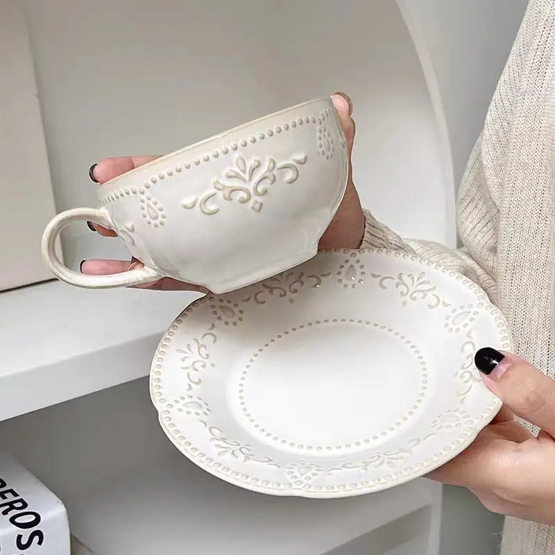 Französisches Retro-Relief-Blumenbecher- und Geschirrset, Keramik-Kaffeetasse, Nachmittagstee-Latte-Tasse, künstlerische Heimdekoration, Weihnachtsgeschenk