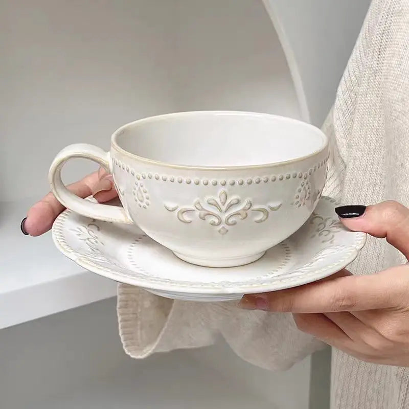 Französisches Retro-Relief-Blumenbecher- und Geschirrset, Keramik-Kaffeetasse, Nachmittagstee-Latte-Tasse, künstlerische Heimdekoration, Weihnachtsgeschenk