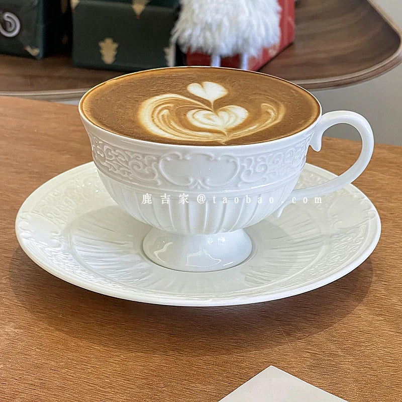 Französisches Retro-Relief-Blumenbecher- und Geschirrset, Keramik-Kaffeetasse, Nachmittagstee-Latte-Tasse, künstlerische Heimdekoration, Weihnachtsgeschenk